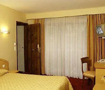 Отель Massenet 3*
